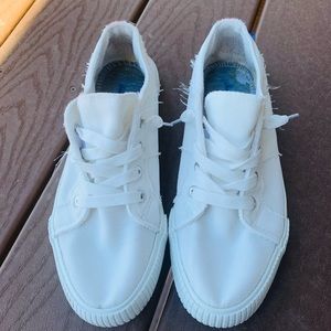 Tommy Bahama slip on sneakers